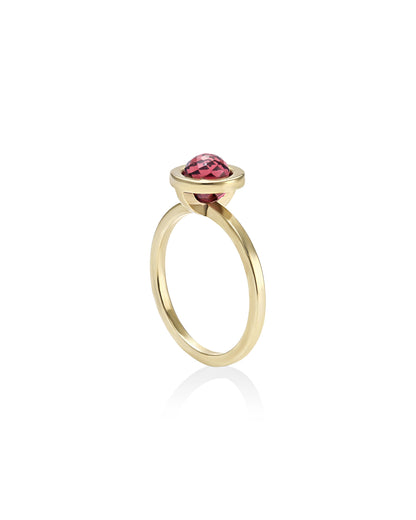 Designový zásnubní prsten s fazetovaným granátem ze stříbra nebo 14k zlata z kolekce Earth Gems – Katerina Reich