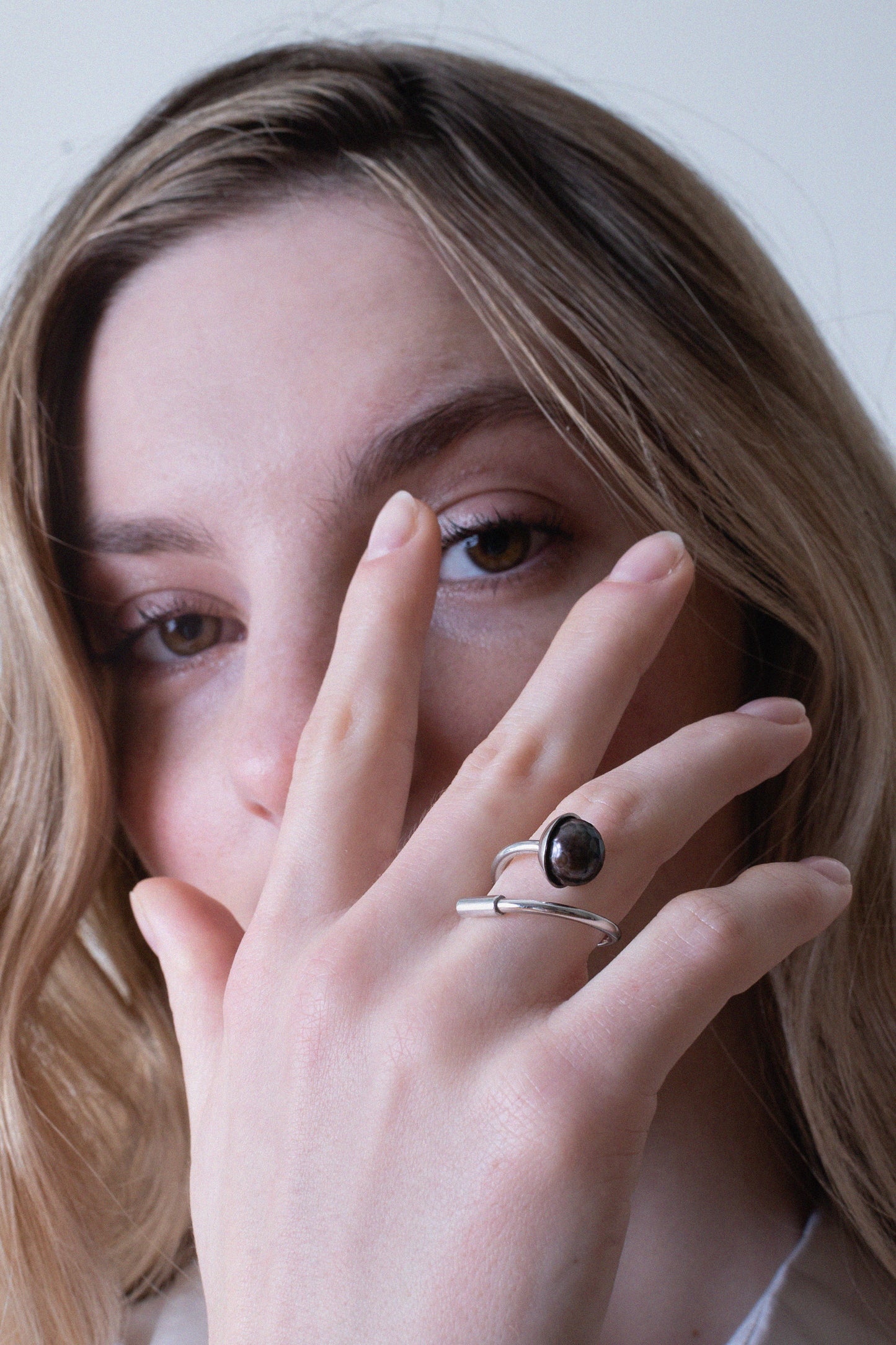 Prsten Éclat Noir - stříbro Ag (925/1000), perla, Moissanit